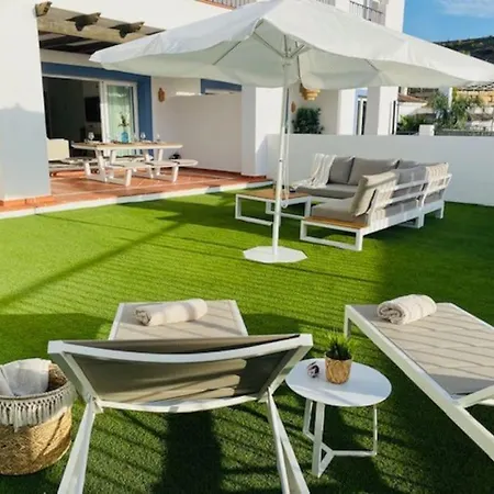 Apart. Paraiso Pueblo - 6 Pools - Golf 2001 * Estepona